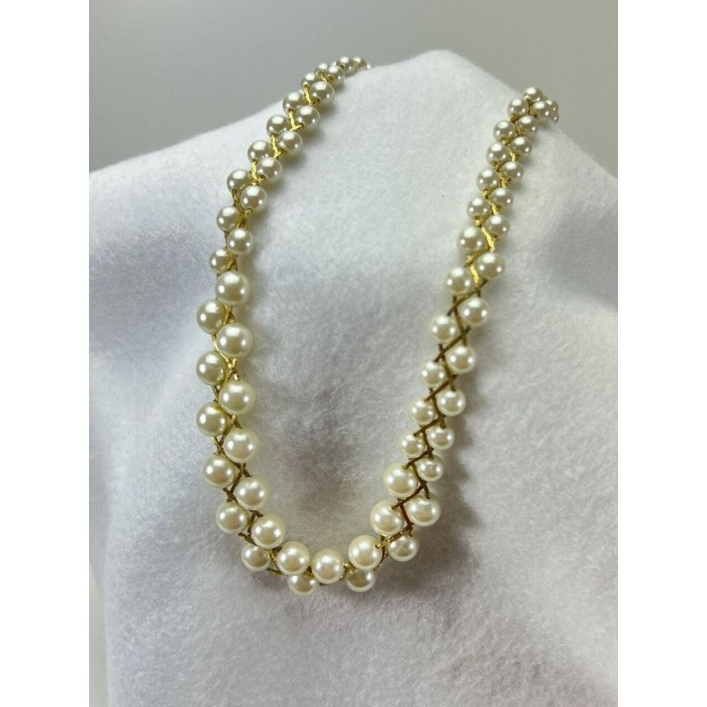 Vintage Signed Trifari Gold Tone Herringbone Graduated Necklace Faux Pearls